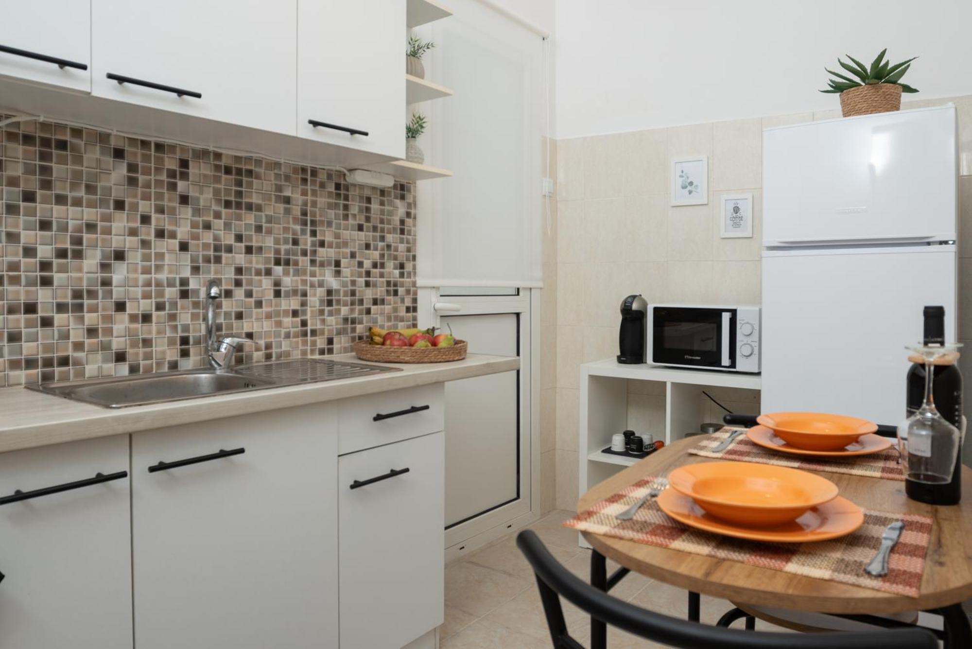 Break 4' To Metro Apartment